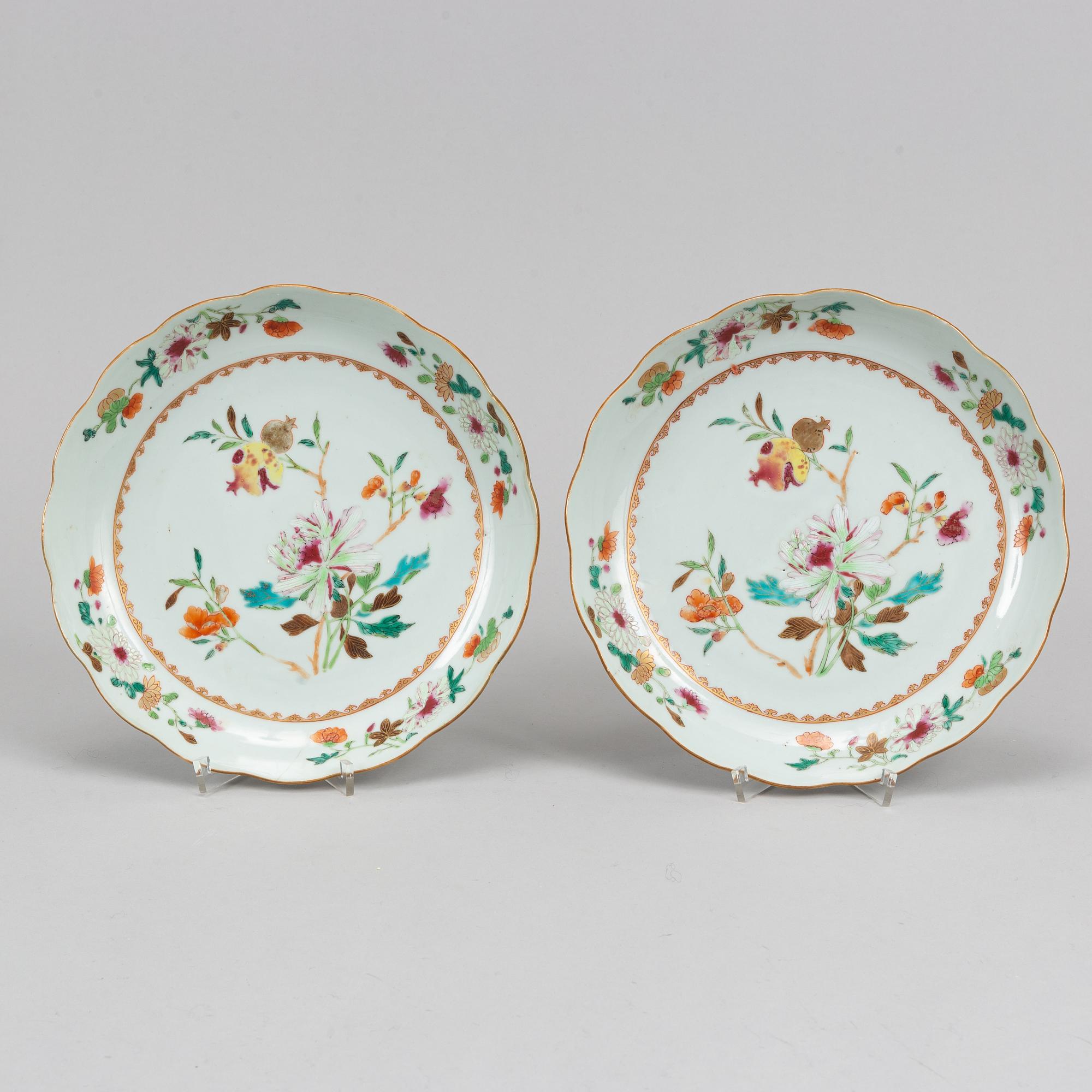 A set of six (4+2) famille rose dishes, Qing dynasty, Qianlong (1736-95).