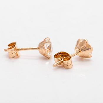 A pair of 14K gold earrings and brilliant cut diamonds.
