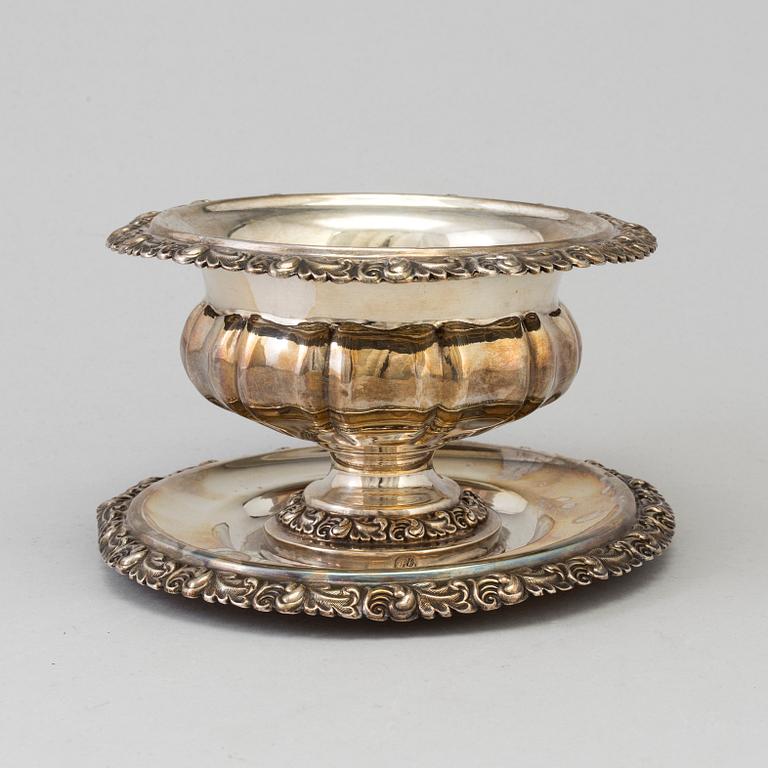 SÅSSKÅL på fat, silver, Carl Nyström Stockholm, 1848.