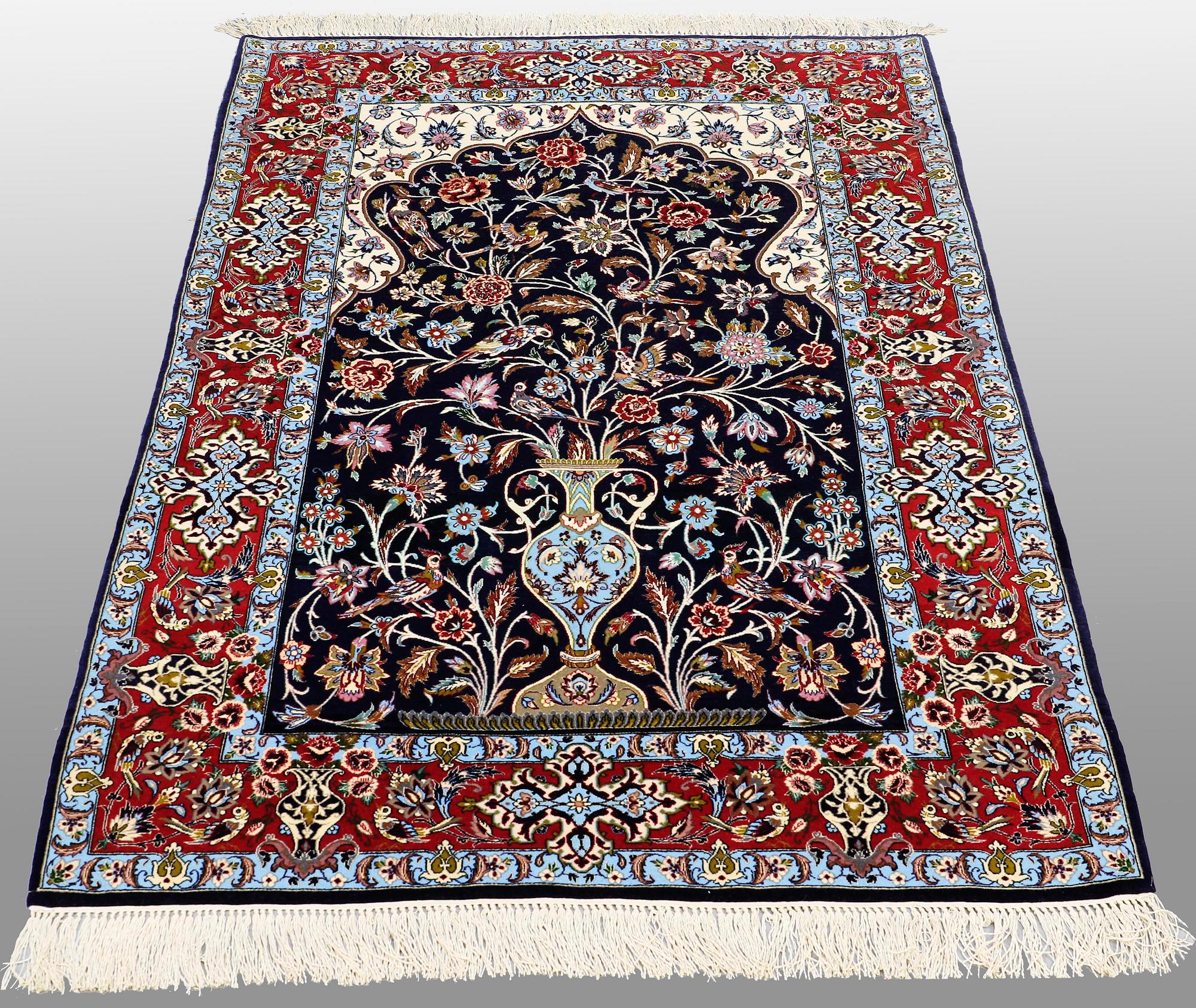 MATTA, Figural Isfahan, part silk, 167 x 110 cm.