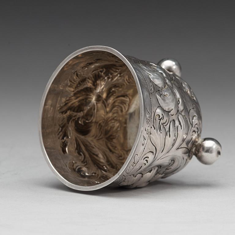 BÄGARE på kulfötter, Stockholm 1693, icke identifierad mästarstämpel, silver, barock.