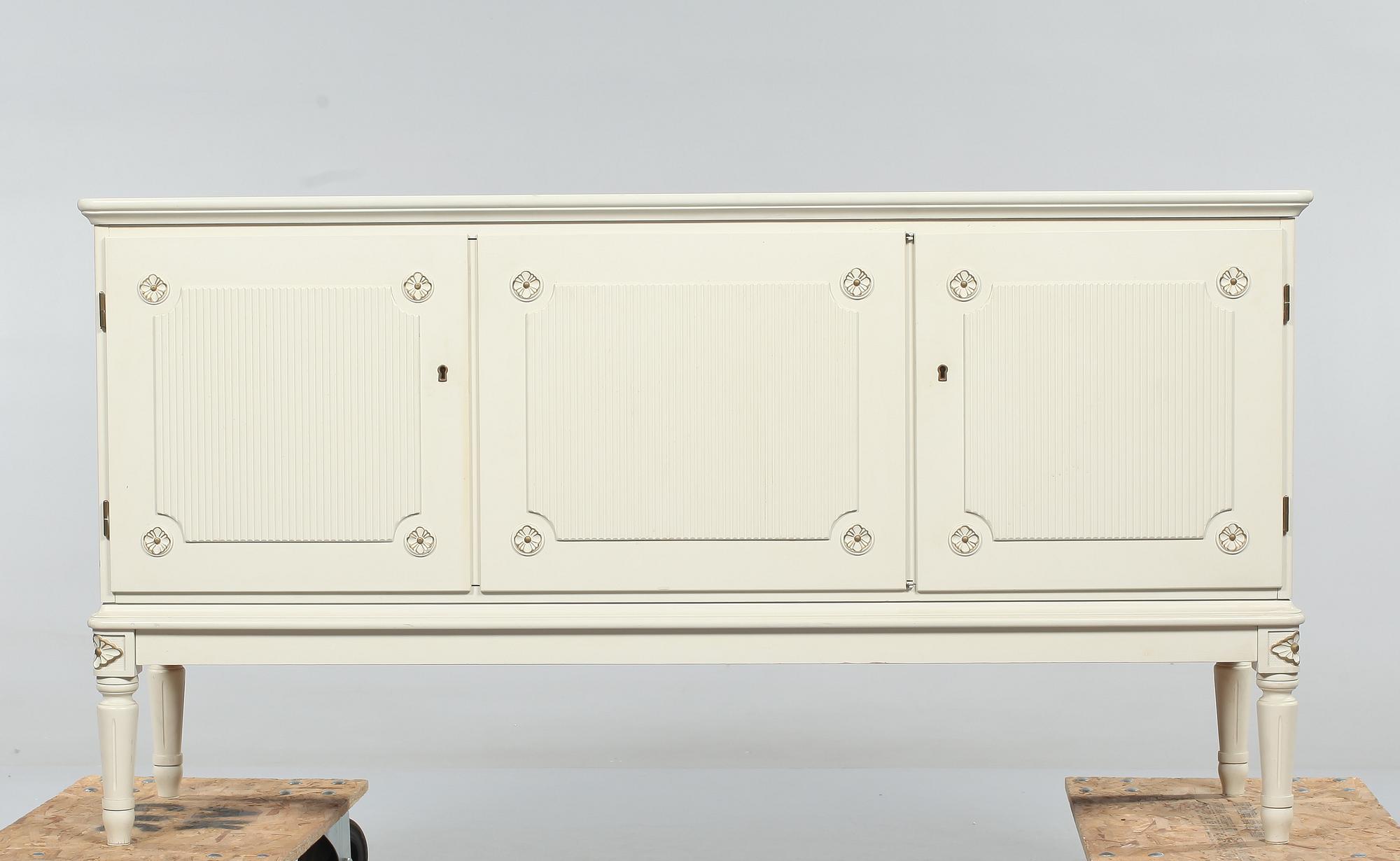 SIDEBOARD, gustaviansk stil, 1900-talets andra hälft.