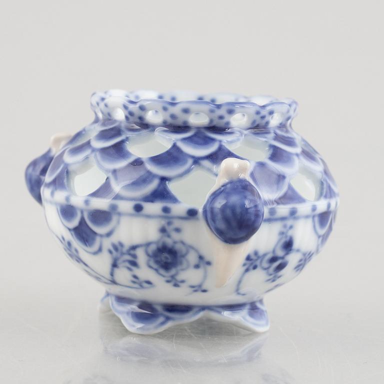 A 'Blue Fluted Full Lace' /'Musselmalet' small porcelain vase, Royal Copenhagen, model 495, 1893-1900.