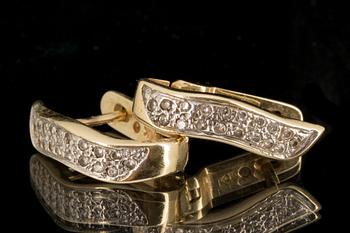 ÖRHÄNGEN, 14 k guld med diamanter. Vikt totalt ca 4 g.