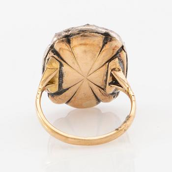 Ring in gold and silver set with rose-cut diamonds and glass, circa 1800.