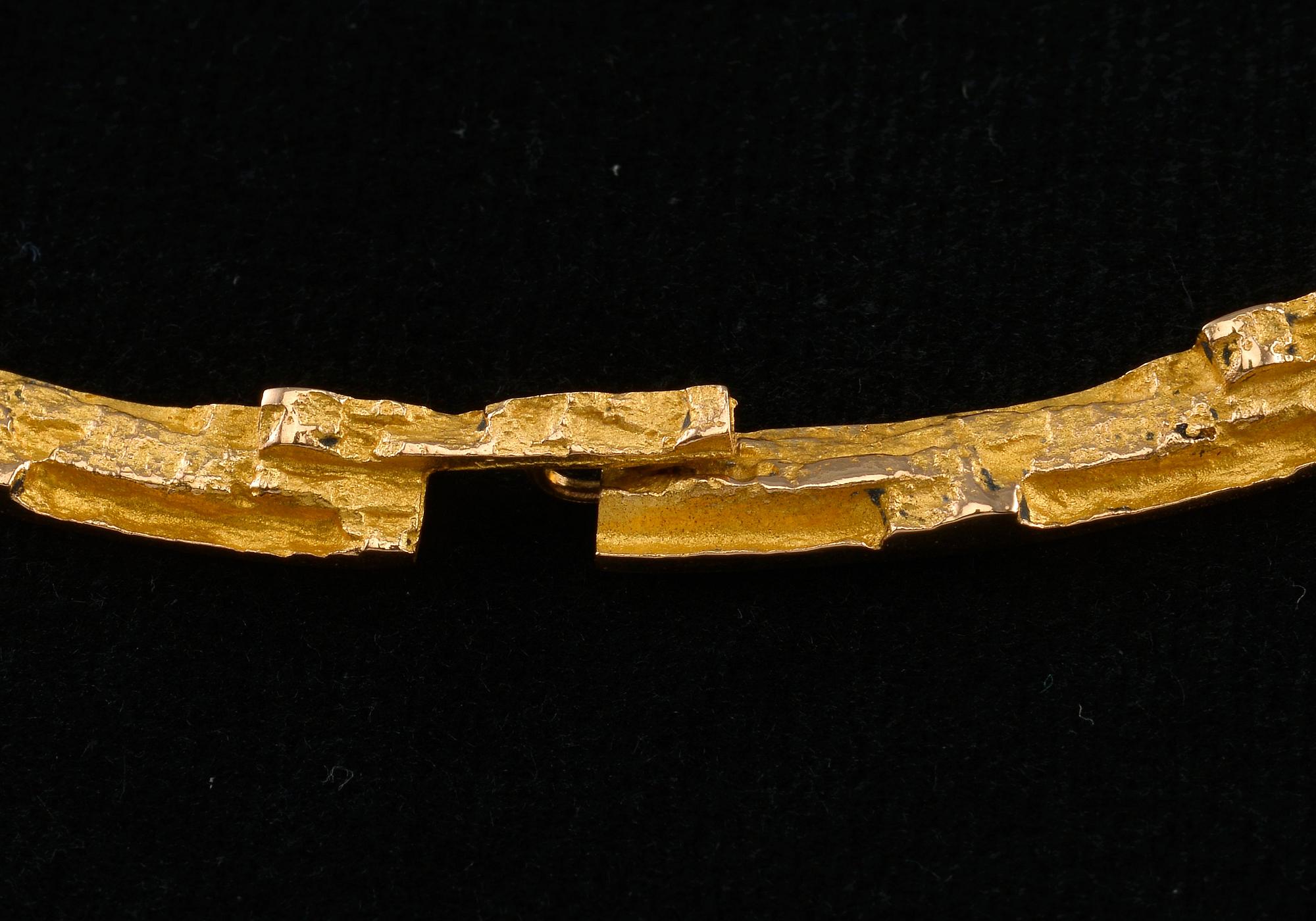 Björn Weckström, KAULAKORU, kultaa 14K, "Tunturi", Lapponia, 1969. Paino 30,5 g.
