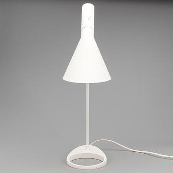 BORDSLAMPA, "AJ", Arne Jacobsen för Louis Poulsen. Inköpt 1980-tal.