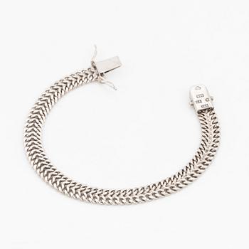 18K white gold bracelet.