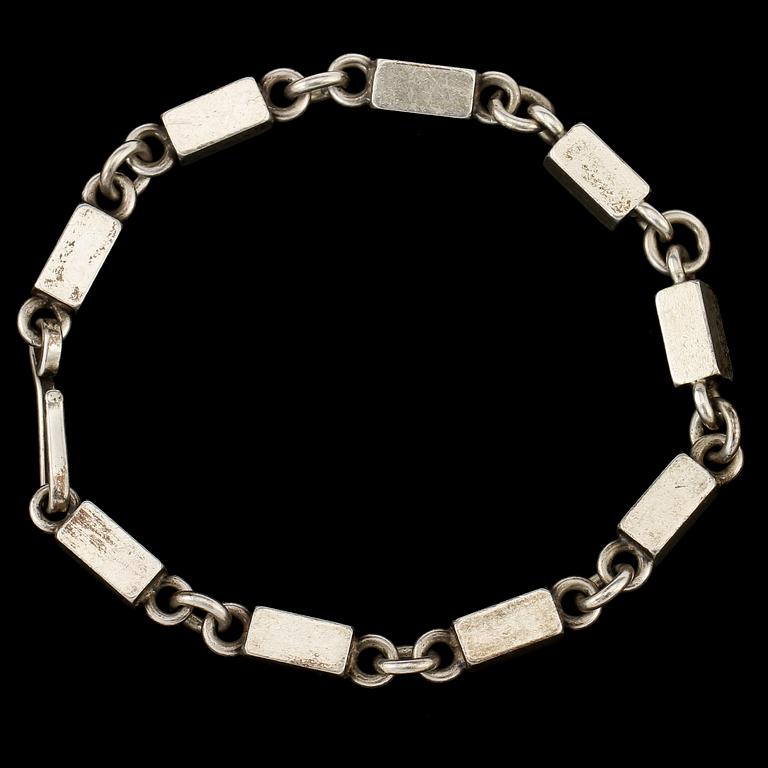 ARMBAND, sterling silver, trol Wiwen Nilsson, Lund, 1900-talets senare hälft. Vikt 31 g.