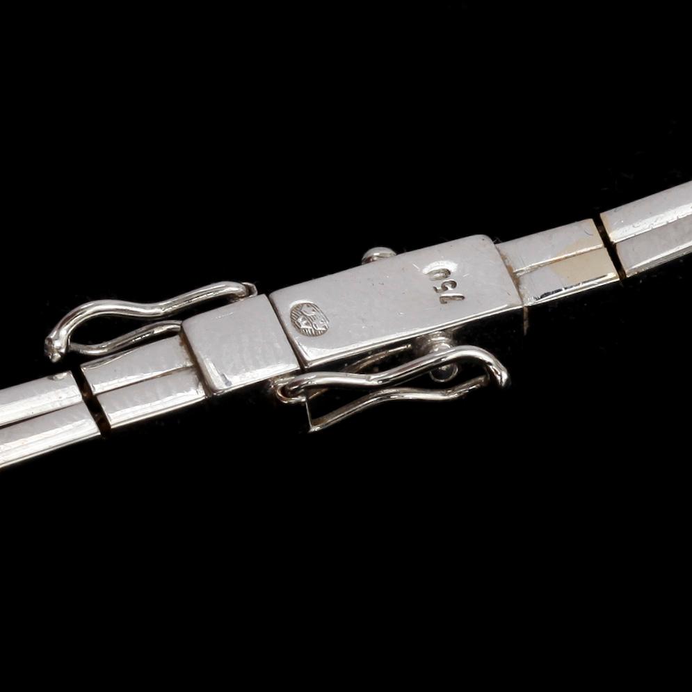 ARMBAND, 18k vitguld med 5 briljantslipade diamanter, tot ca 0,45 ct. Vikt 16 g.