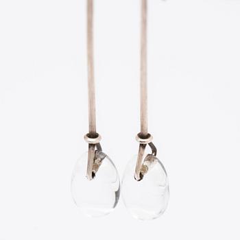Vivianna Torun Bülow-Hübe, örhängen "Dew-drops", silver och bergkristall för Georg Jensen.
