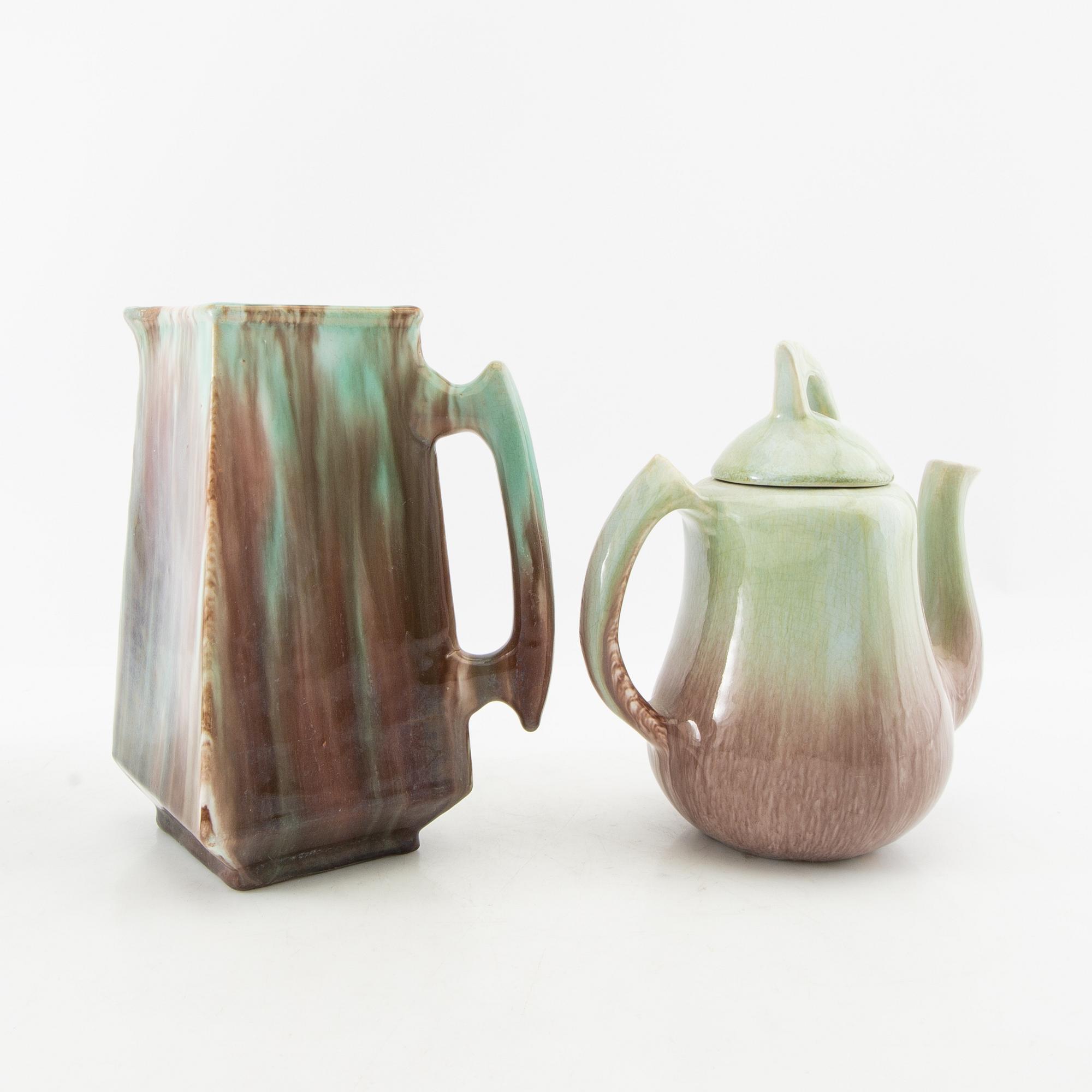 Jugs and vase, 4 dlr, early 20th century.