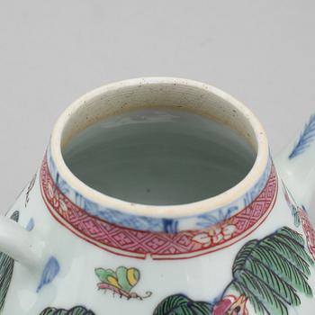 A late 18th century porcelian chinese teapot.