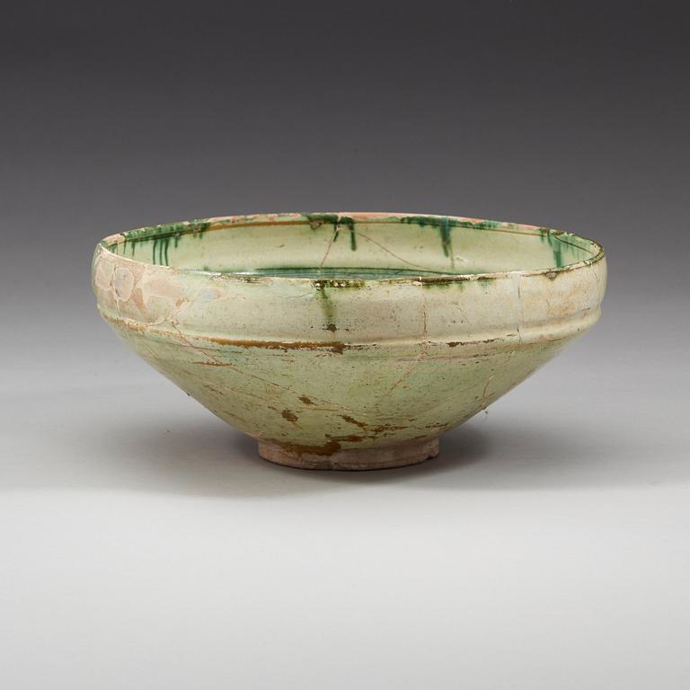 A BOWL. Pottery. Probably Nishapur 10th century, Iran. Diameter 28,5 cm.