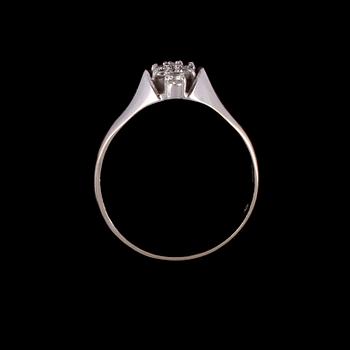 RING, 18k vitguld med 6 briljantslipade diamanter, totalt 0.30 ct, importstämplad. Vikt 3 g.