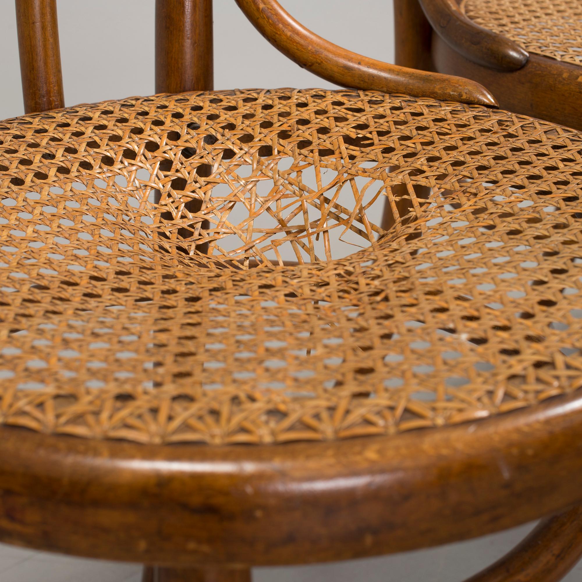 A set of six Thonet "Konsumstuhl Nr. 14" chairs fron the first half of the 20th century.