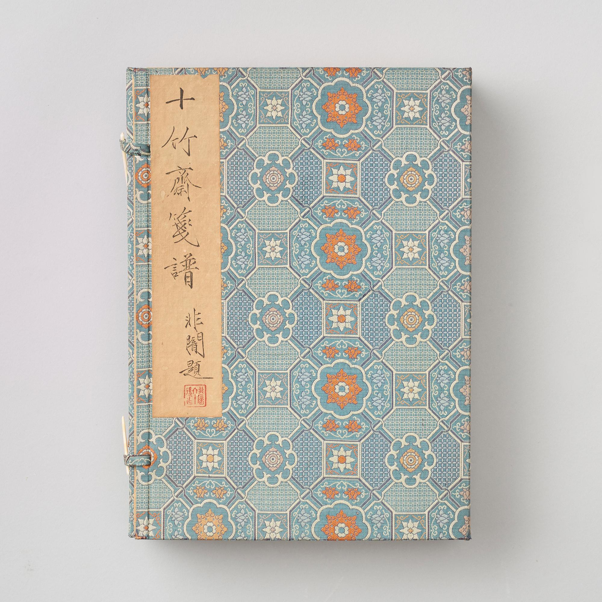 BOK med TRÄSNITT, 4 volymer, "Shizhuzhai Jianpu" utgiven av Rong Bao Zhai, tidigt 1950-tal.