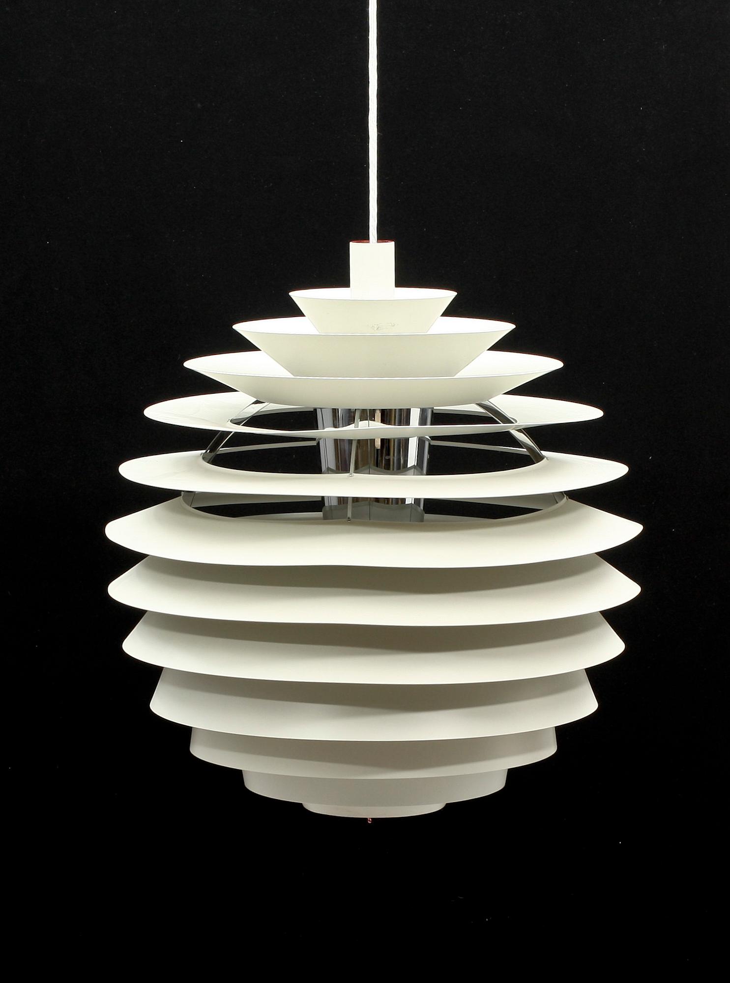 TAKLAMPA, "PH Globe", Poul Henningsen för Louis Poulsen, 1900/2000-tal. H ca 60.