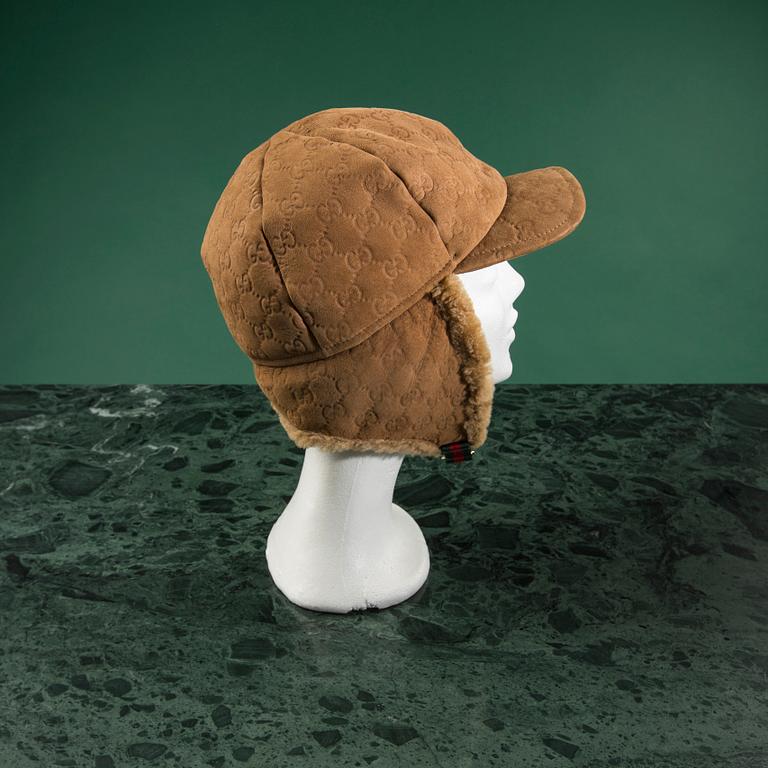 A fue hat by GUCCI in size M.