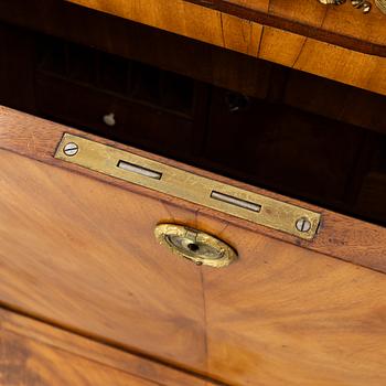 Chiffonier, empire, utförd av Daniel Sehfbom (mästare i Stockholm 1800-1837).