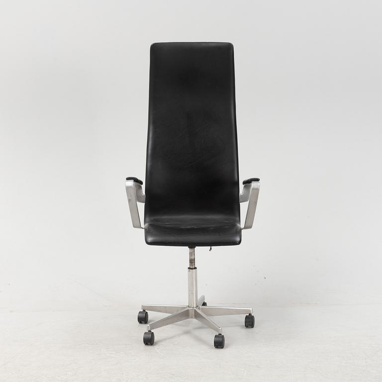 Arne Jacobsen, skrivbordsstol "Oxford" för Fritz Hansen Danmark, daterad 1988.