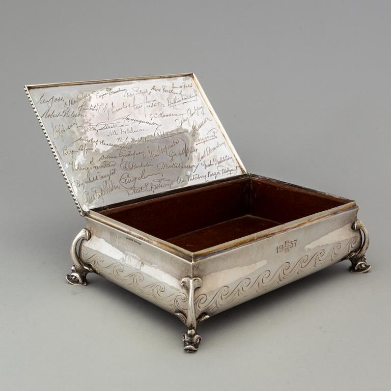 A silver cigar box by firma Karl Anderson in Stockholm 1927.