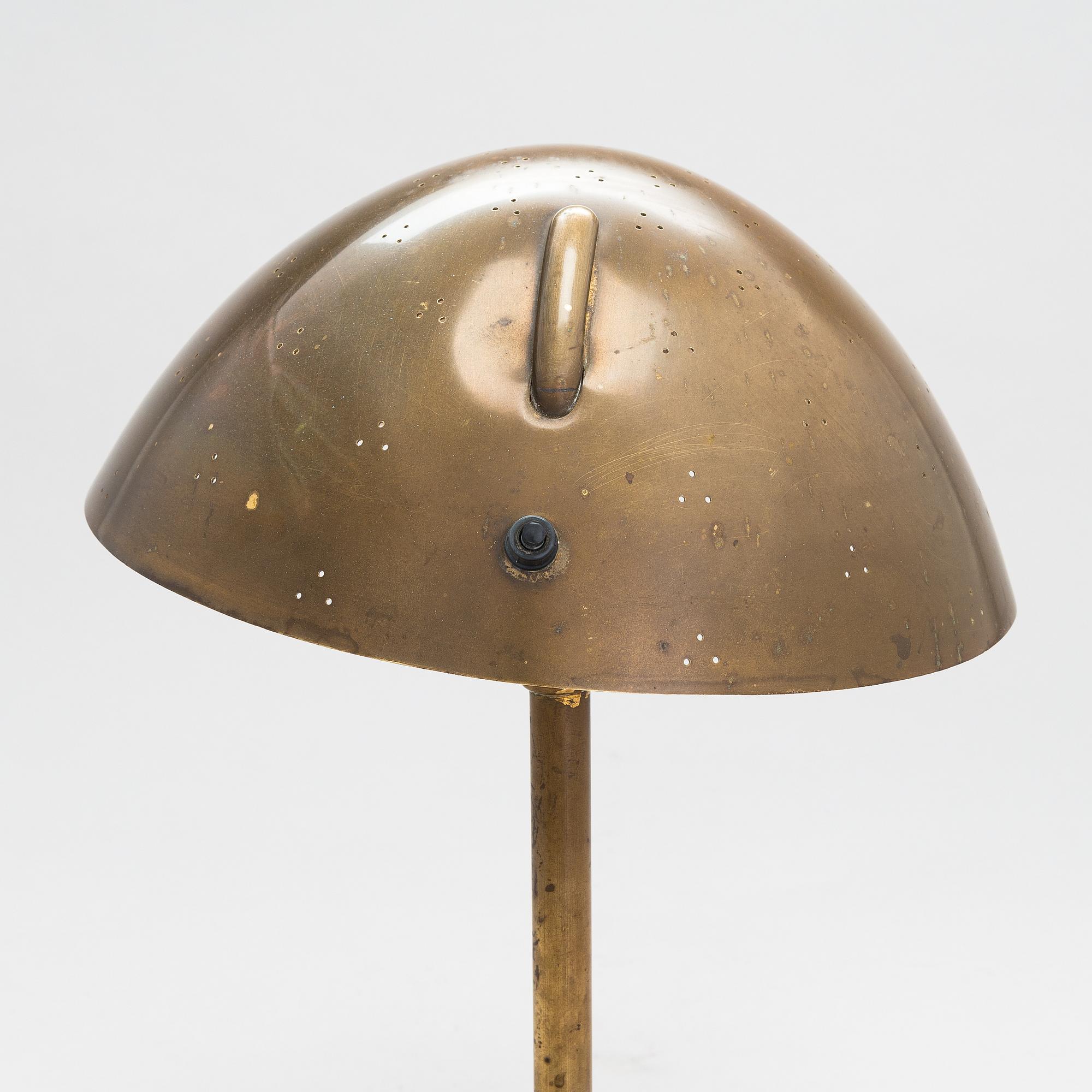 Paavo Tynell, pöytävalaisin, malli 9209, Taito Oy 1940-luku.