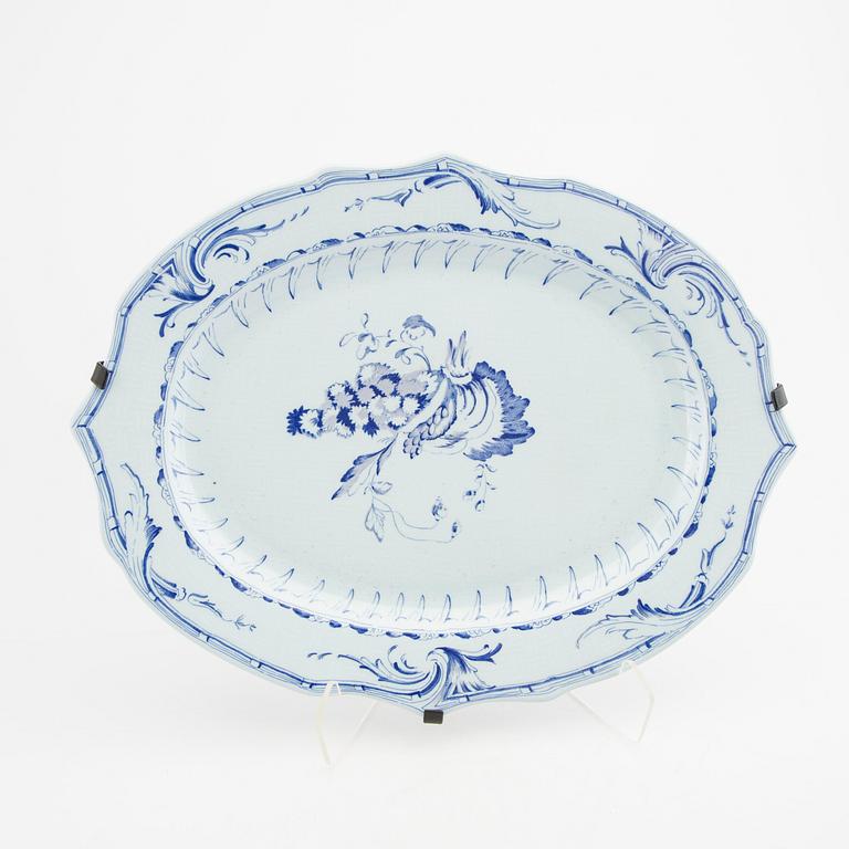 Terrin med fat samt tallrikar, 4 st  "Rhenska mönstret", Rörstrand numrerade.