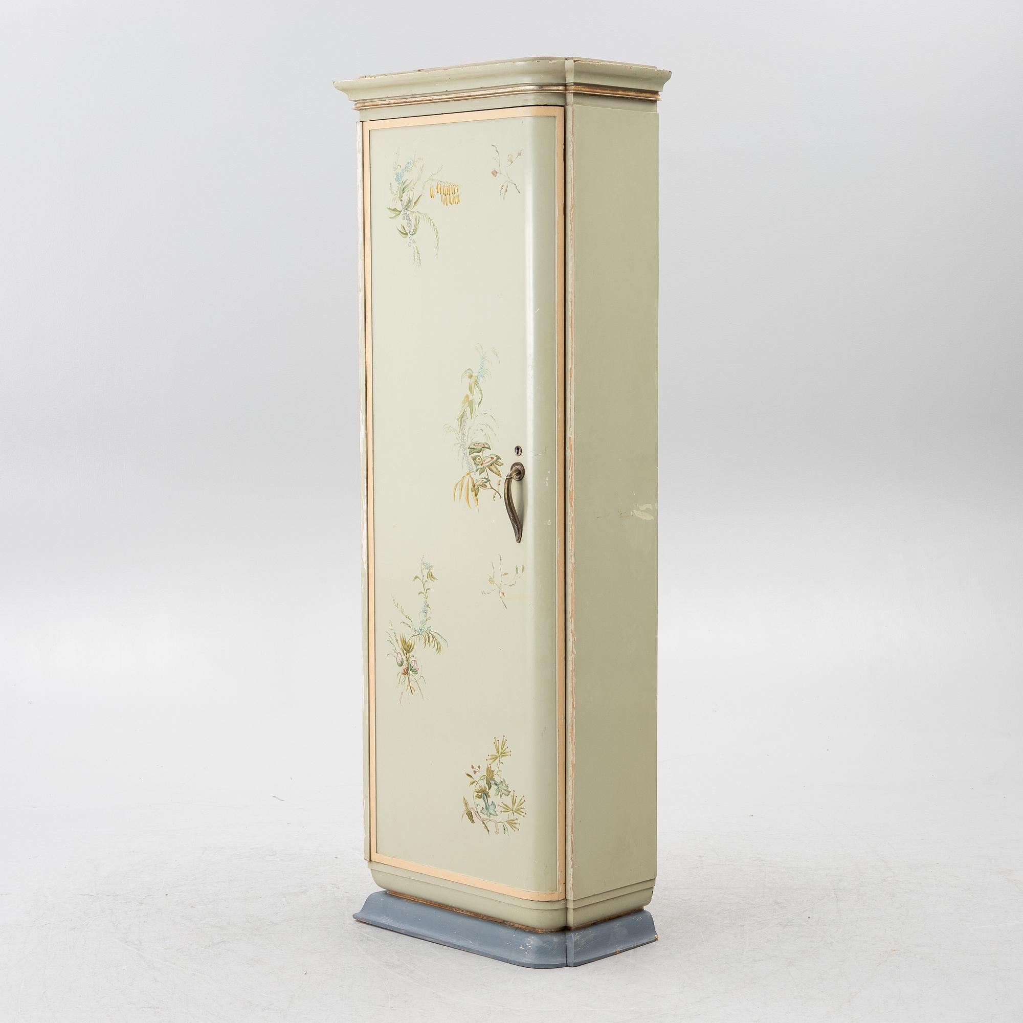 Klädskåp, 1900-talets första hälft.