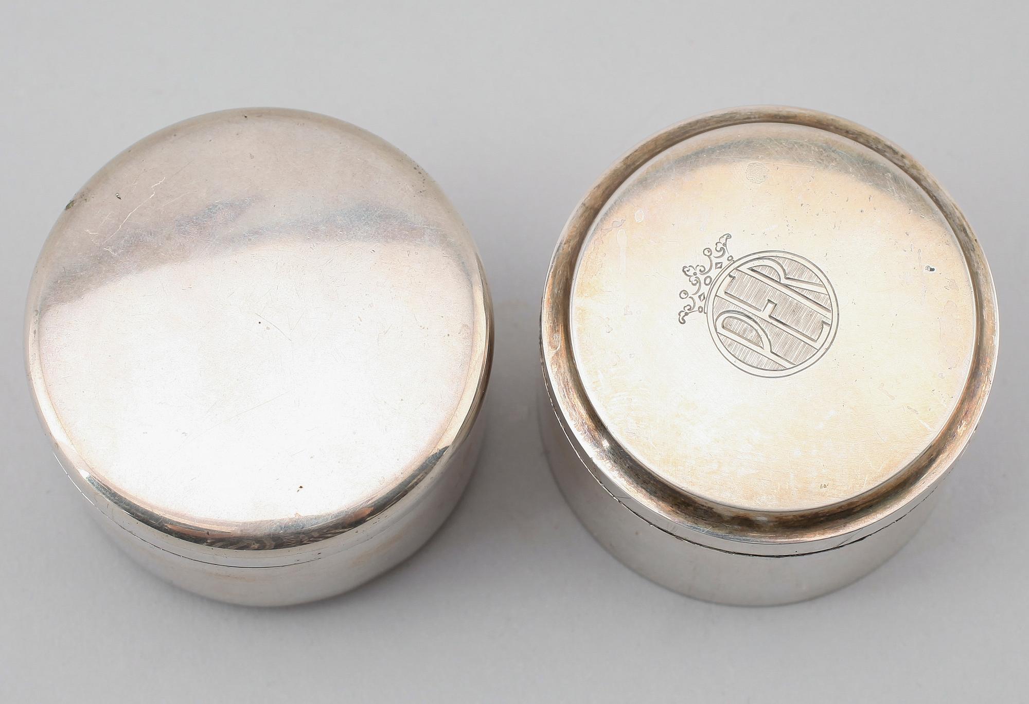 LOCKDOSOR, 2 st, silver, 1800-/1900-tal. Vikt ca 207 g.