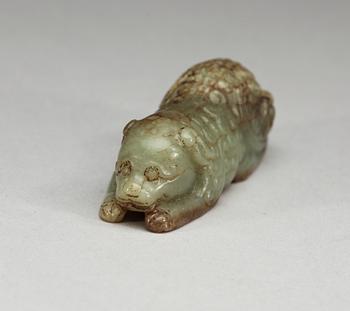 A carved nefrite figure of a reclining dog, Qing dynasty.