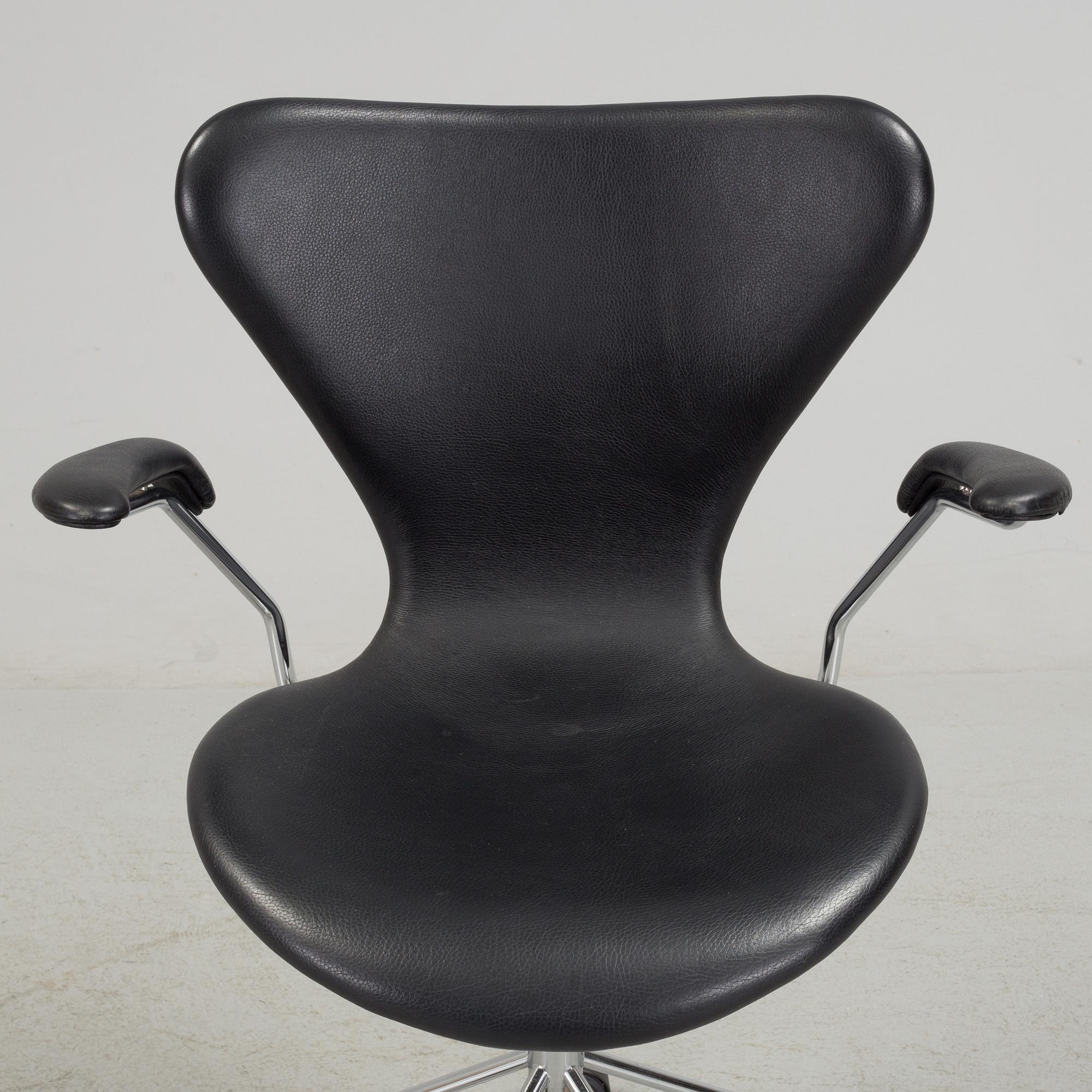 ARNE JACOBSEN, kontorsstol, "Sjuan", Fritz Hansen, 2000.