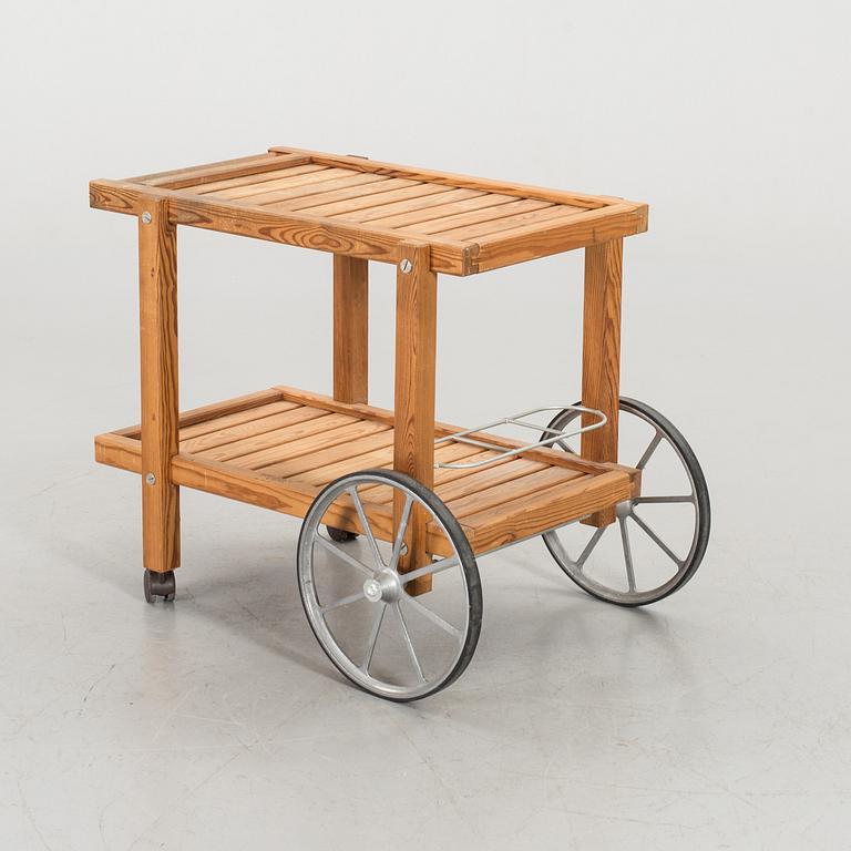 SERVERINGSVAGN , Elsa Stackelberg, Fri form.