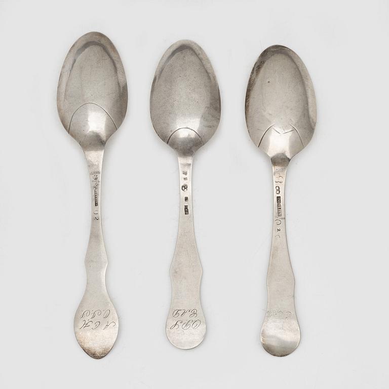 Three Swedish silver tablespoons with fiddle-pattern handles, circa 1800.