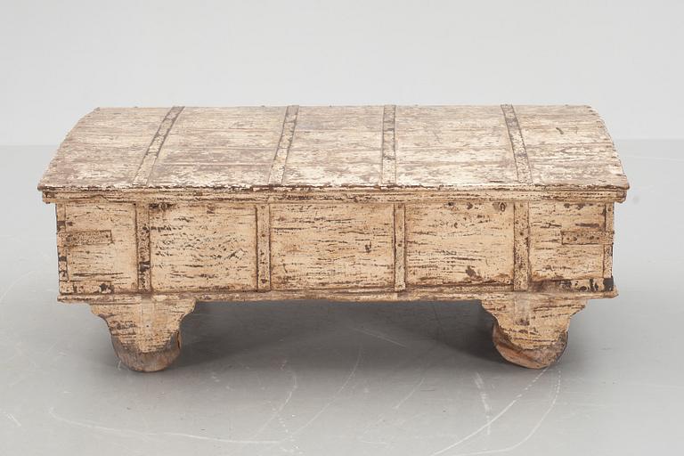 KISTA/BORD, Indien, 1900-talets andra hälft.
