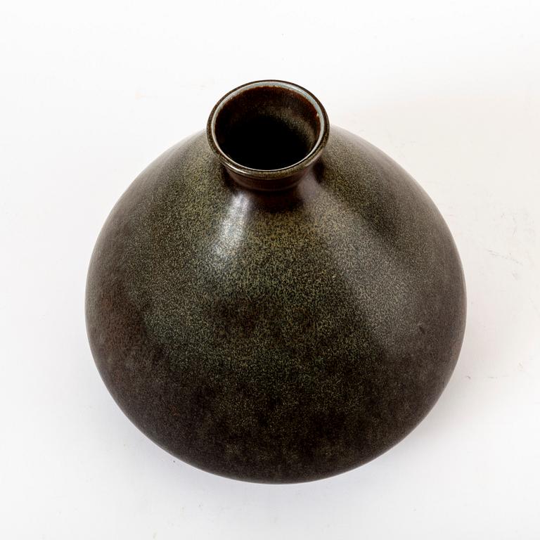 A signed unique Carl-Harry Stålhane stoneware vase from Rörstrand dated 67.