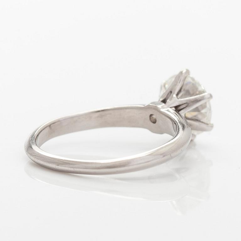 Ring, solitär, platina med briljantslipad diamant.
