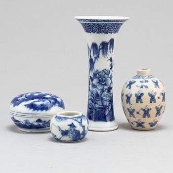 A blue and white vase, jar with cover, jar, and bird feeder, Qing dynasty, 18th century and later.