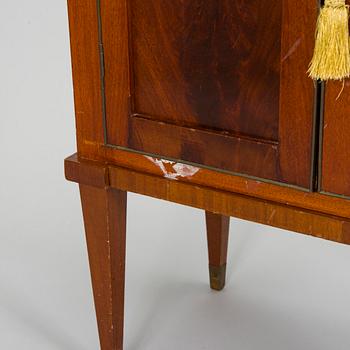 Skåp, 1900-talets mitt.
