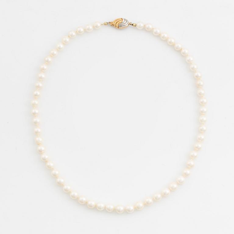 Cultured pearl necklace, clasp 18K gold.
