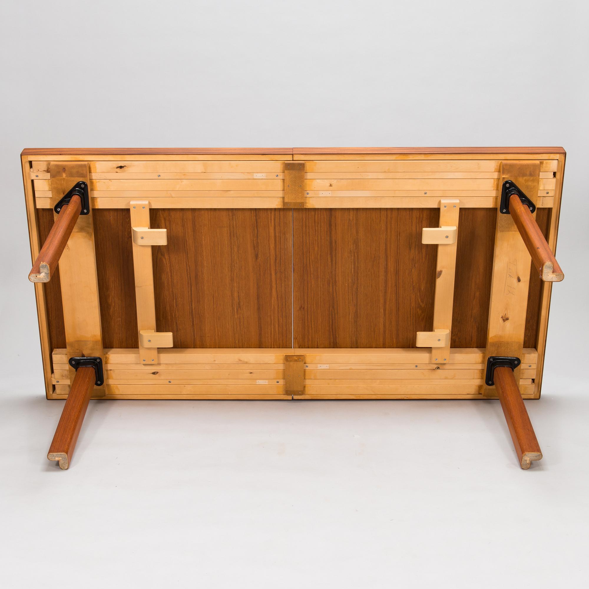 Alvar Aalto, a mid 20th century 'H94' dinig table for Artek.