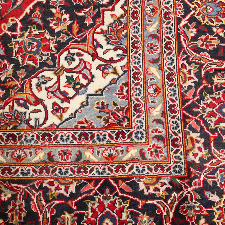 A Keshan rug, 345 x 236 cm.