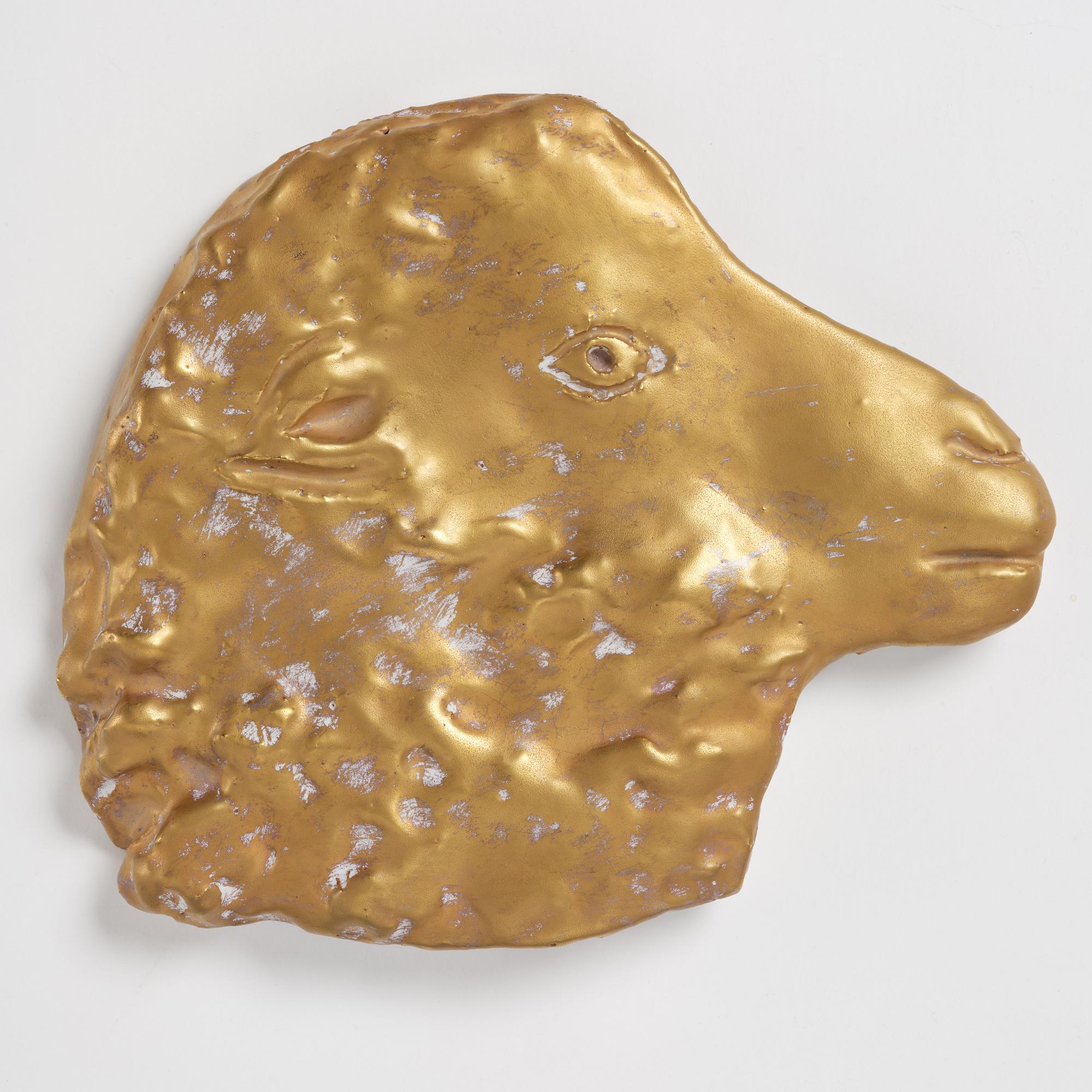 Hertha Hillfon, väggrelief.