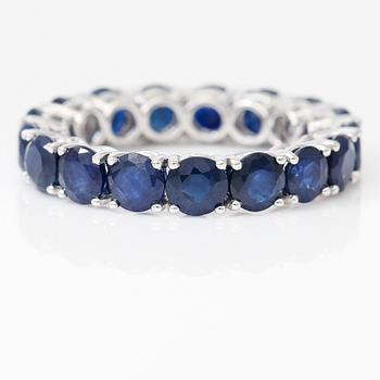 RING, blå safirer totalt ca 5,50 ct.