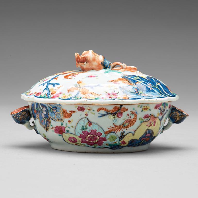 A chinese tobacco leaf butter tureen with cover, Qing dynasty, Qianlong (1736-95).