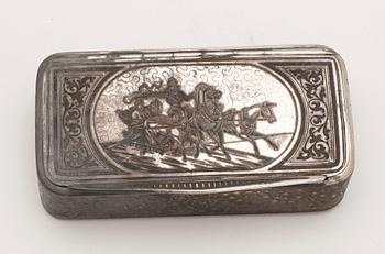 BÄGARE SAMT DOSA. Silver. Ryssland. Tot ca 136 g.