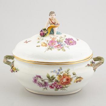 A porcelain tureen with stand. KPM Berlin, germany, around 1900.