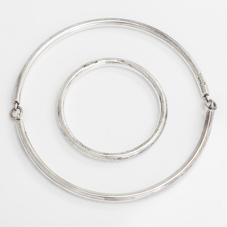 Kaija Aarikka, A sterling silver necklace and bracelet, Ilmari Puhakka, Joutsa for Aarikka 1984 and 1988.