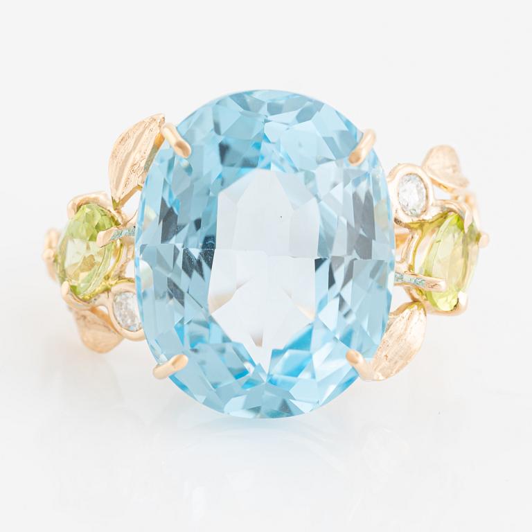 Ring, cocktail ring with blue topaz, peridot, and brilliant-cut diamonds.