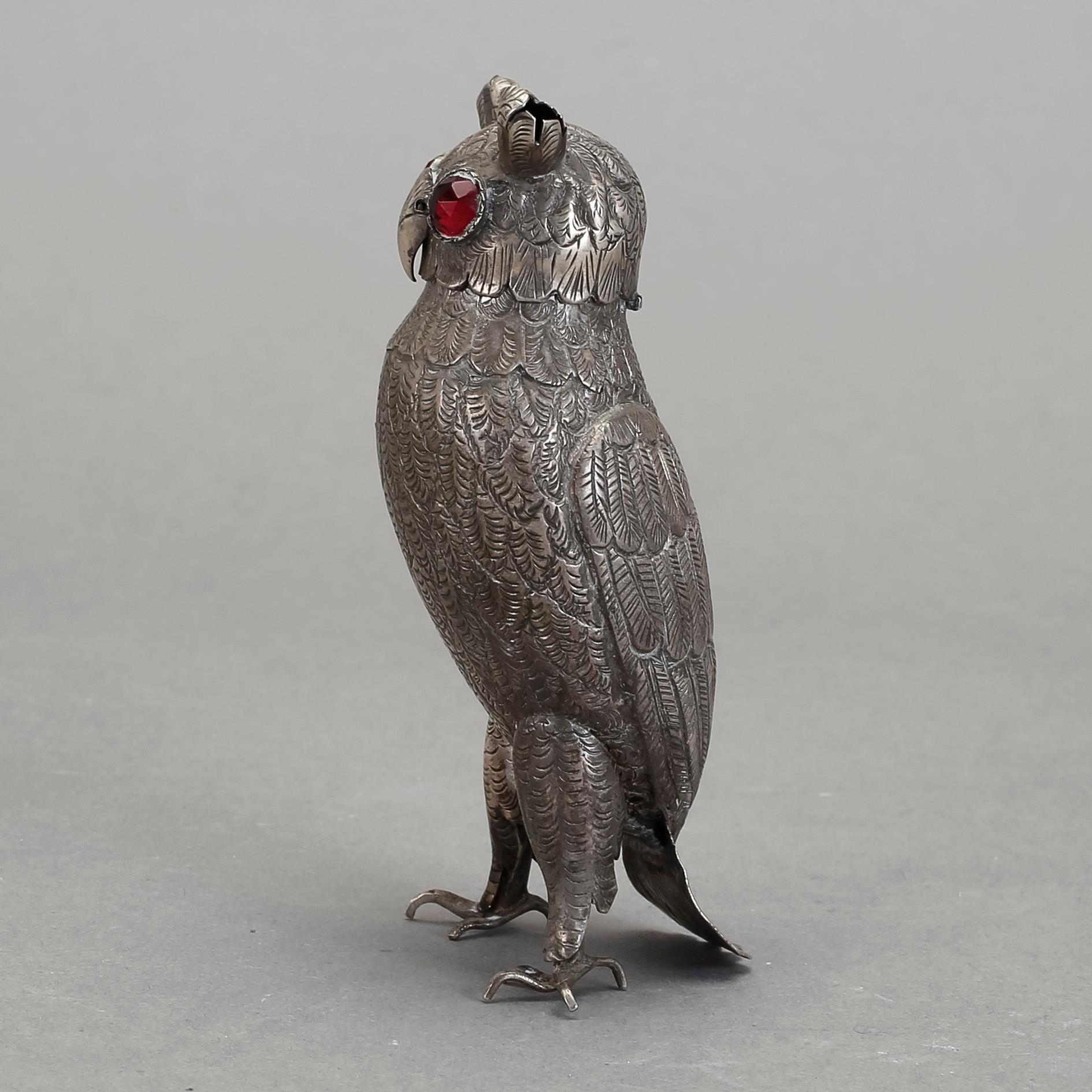 DOSA, silver. Oidentifierade stämplar, troligen 1800-talets slut. Vikt ca 38 gram.